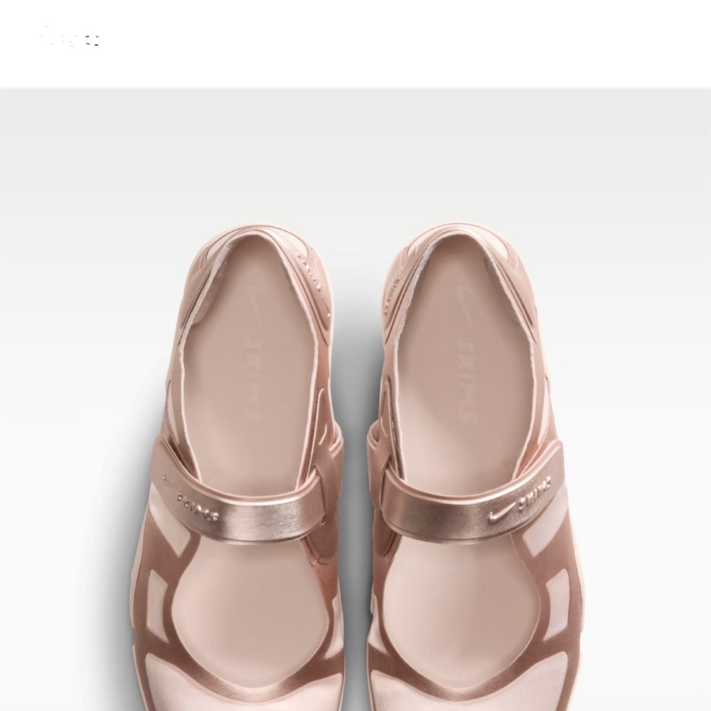 SKIMS Women's Shimmering Rose Gold Flats